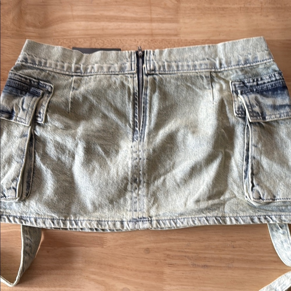 PrettyLittleThing Light Blue Denim Skirt - Picture 2 of 4
